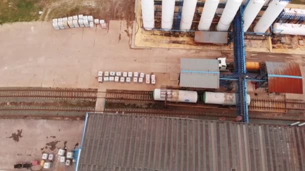 Station de traitement des eaux usées, recyclage de l'eau à la station de traitement des eaux usées, vue aérienne. Écologie — Video