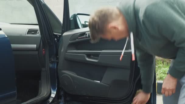 셀프 서비스 세차에서 차를 세척하는 과정. — 비디오