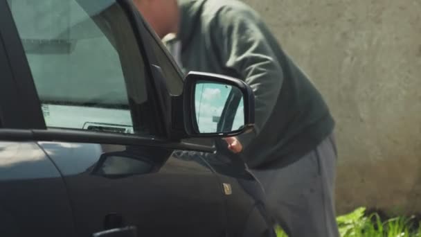 El proceso de lavado del coche en un auto-servicio de lavado de coches . — Vídeo de stock