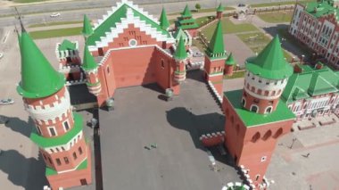 Yoshkar-Ola, Mari El, Rusya. Bruges Embankment kopyası Belçika 'nın Bruges şehrindeki dolgu malzemesinden..