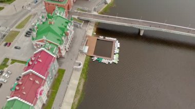 Yoshkar-Ola, Mari El, Rusya. Bruges Embankment kopyası Belçika 'nın Bruges şehrindeki dolgu malzemesinden..