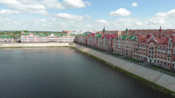 Yoshkar-Ola, Mari El, Rússia. Bruges Embankment cópia do aterro na cidade de Bruges, na Bélgica . — Vídeo de Stock