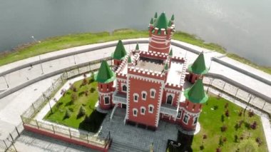 Yoshkar-Ola, Mari El, Rusya. Bruges Embankment kopyası Belçika 'nın Bruges şehrindeki dolgu malzemesinden..