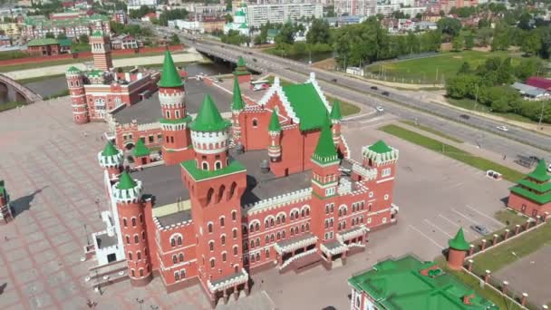 Yoshkar-Ola, Mari El, Rússia. Bruges Embankment cópia do aterro na cidade de Bruges, na Bélgica . — Vídeo de Stock