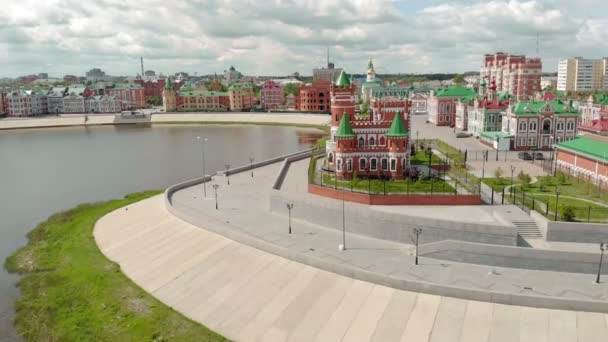 Yoshkar-Ola, Mari El, Rusia. Brujas Copia del terraplén de la ciudad de Brujas en Bélgica . — Vídeos de Stock