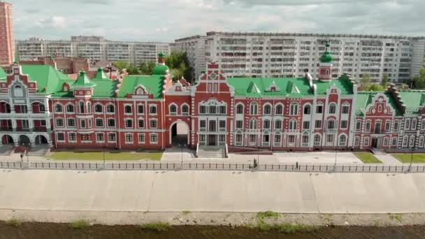 Yoshkar-Ola, Mari El, Rússia. Bruges Embankment cópia do aterro na cidade de Bruges, na Bélgica . — Vídeo de Stock