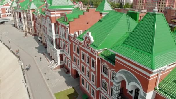 Yoshkar-Ola, Mari El, Rússia. Bruges Embankment cópia do aterro na cidade de Bruges, na Bélgica . — Vídeo de Stock