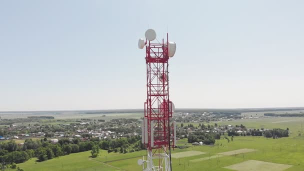 Cell Tower. Stads kommunikationer. Flygfotografering — Stockvideo