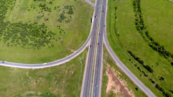고속도로, 인터체인지. 공중 촬영 — 비디오