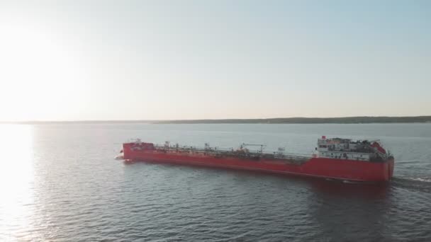 Cargo barge on the river in summer — Stock Video