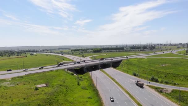 Autopista, intercambio. Disparo aéreo — Vídeo de stock