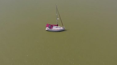 Tekne denizde. Havadan video