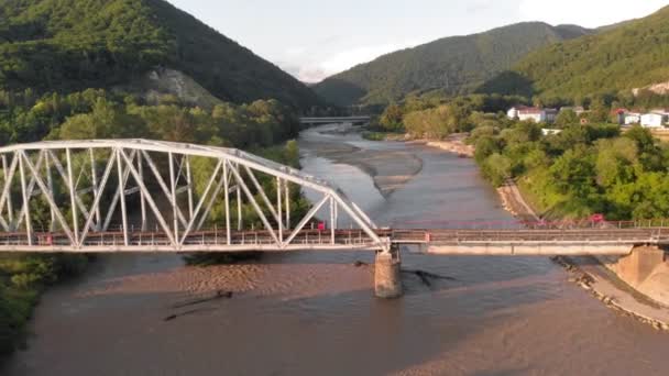 Rio Montanha. Filmagem de Vídeo Aéreo — Vídeo de Stock