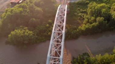 Dağ nehri. Havadan Video Çekimi