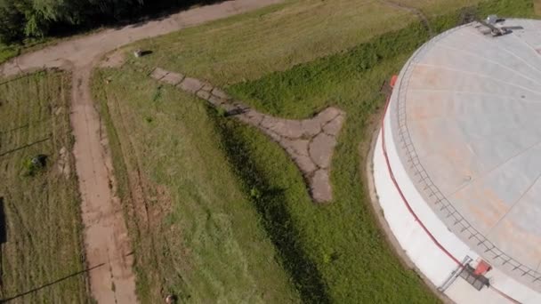 Stockage du pétrole relevé aérien d'été 