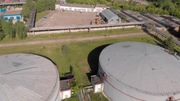 Stockage du pétrole relevé aérien d'été 