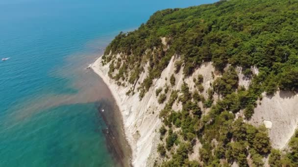 Bahía en el mar. Filmación aérea de vídeo — Vídeo de stock