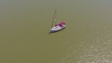 Tekne denizde. Havadan video