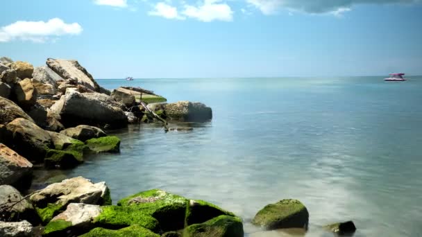 El movimiento de barcos en el mar. lapso de tiempo — Vídeos de Stock