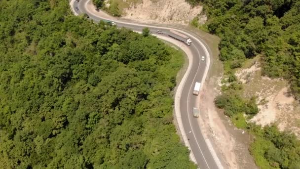 Serpentine in the mountains. Aerial shot — Stock Video