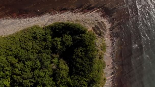 Belle baie dans la mer bleue. Plan aérien 