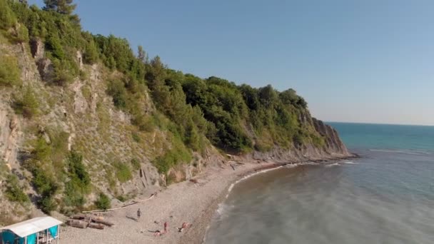 Belle baie dans la mer bleue. Plan aérien 