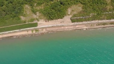Deniz kıyışeridiüzerinde uçuş. Havadan çekim