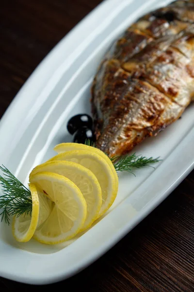 Grilled fish with a side dish and vegetables. restaurant menu — Stock Photo, Image