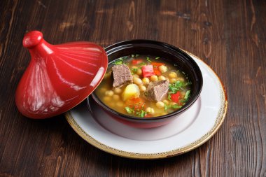 Sığır çorbası. Restoran menüsü