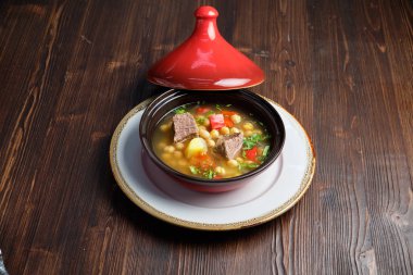 Sığır çorbası. Restoran menüsü