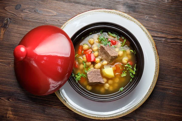 Sığır çorbası. Restoran menüsü