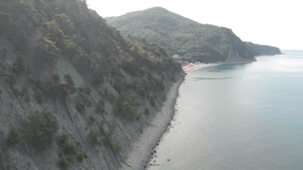 Rocher dans la mer. Plan aérien 