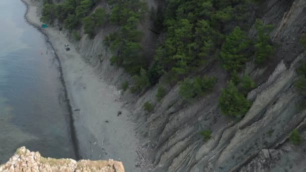 Felsen im Meer. Luftaufnahme — Stockvideo
