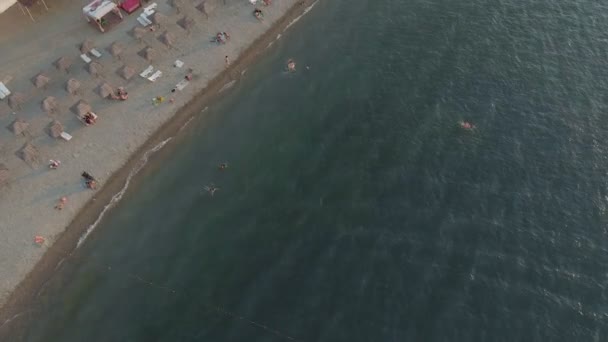 飞越海滩区域。空中拍摄 — 图库视频影像