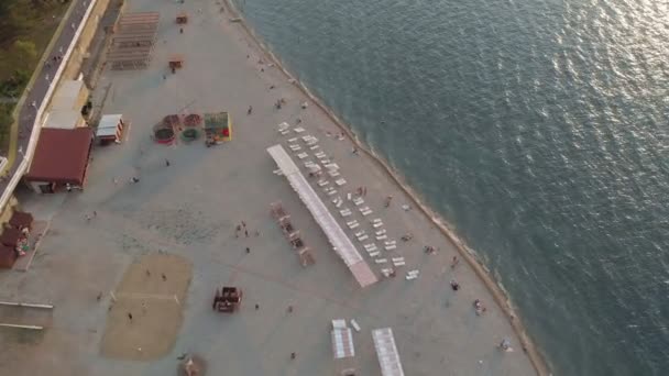 해변 지역을 통해 비행. 공중 촬영 — 비디오