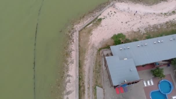 Sten spett i havet. Aerial shot — Stockvideo