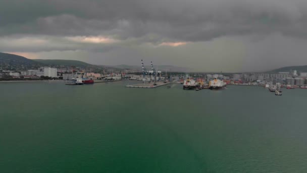 海上の貨物港。航空写真 — ストック動画