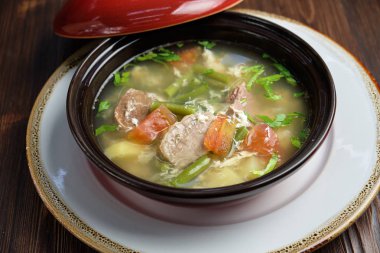 Sığır çorbası. Restoran menüsü