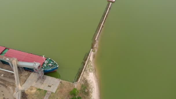 Port de charbon en mer. Plan aérien — Video