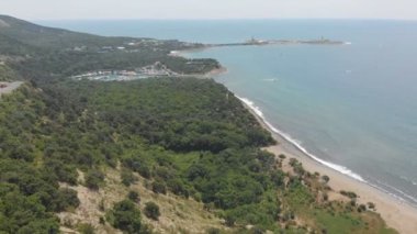  deniz üzerinde koy üst görünümü. Havadan çekim