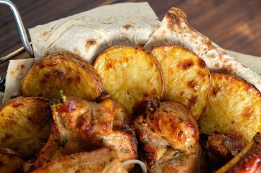 Pide üzerine barbekü. restoran menüsü