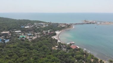  deniz üzerinde koy üst görünümü. Havadan çekim