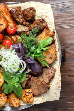 Pide üzerine barbekü. restoran menüsü