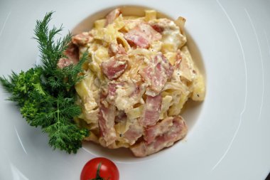 Carbonara makarnası. catering menüsü