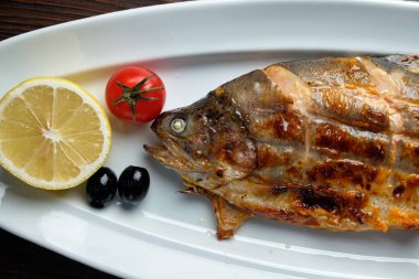 Sebzeli ızgara dorado. catering menüsü