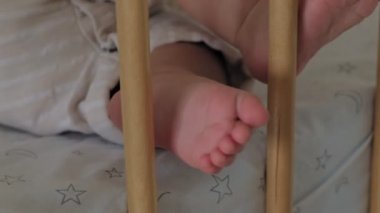 Çocuk ayakları ve parmakları yakın çekim