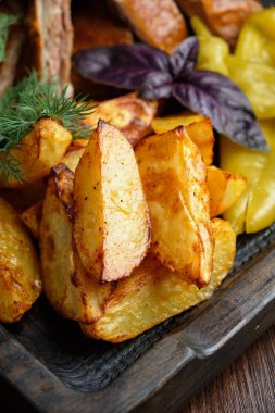 Sebze ve patates ile kemiklerüzerinde Barbekü . catering menüsü