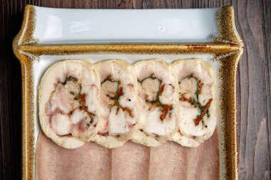 Çeşitli et dilimlenmiş. Restoran menüsü