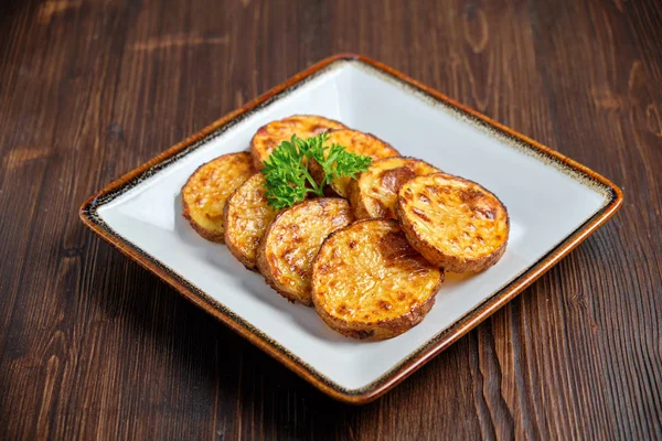 Patata al horno con rodajas redondas. menú de catering — Foto de Stock