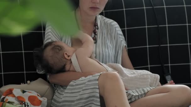 Woman breastfeeding a child — Stock Video